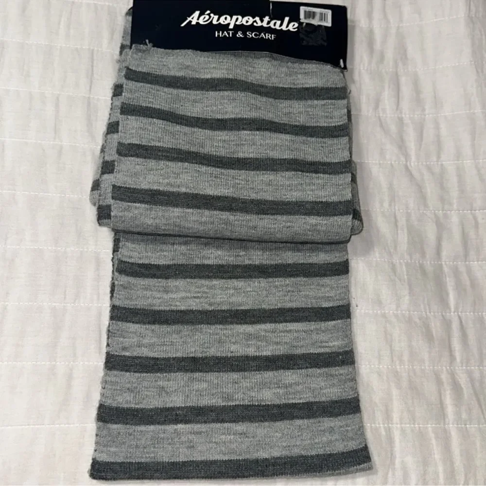 Aeropostale OS Gray Silver White Logo Stripes Knit Hat & Scarf Gift Set